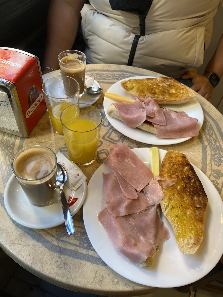 Cafeteria La Esquina Veloz-10